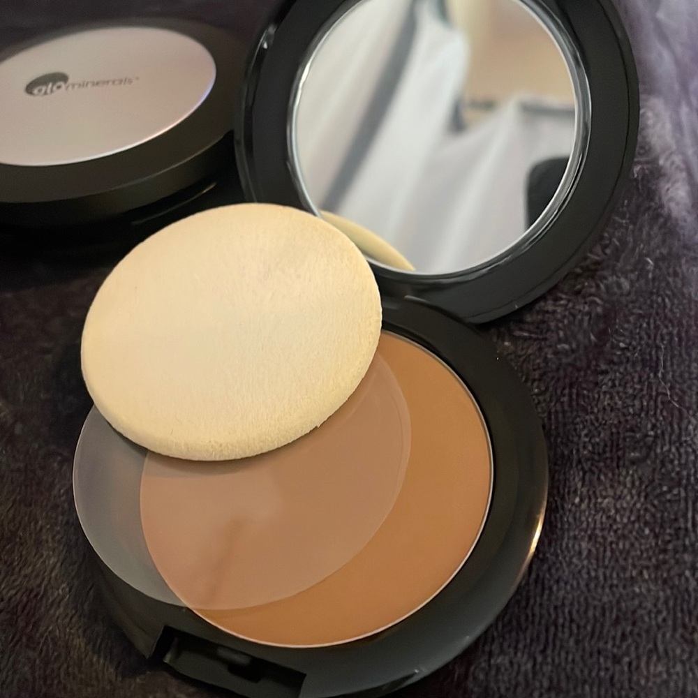 Glo minerals pressed powder